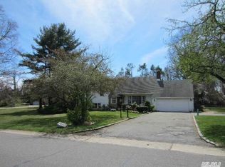 74 Crabapple Rd, Manhasset, NY 11030