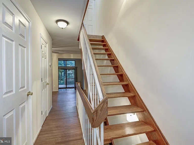 1502 Farsta Ct — Photo 12