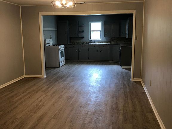 4th image of 640 Flores St