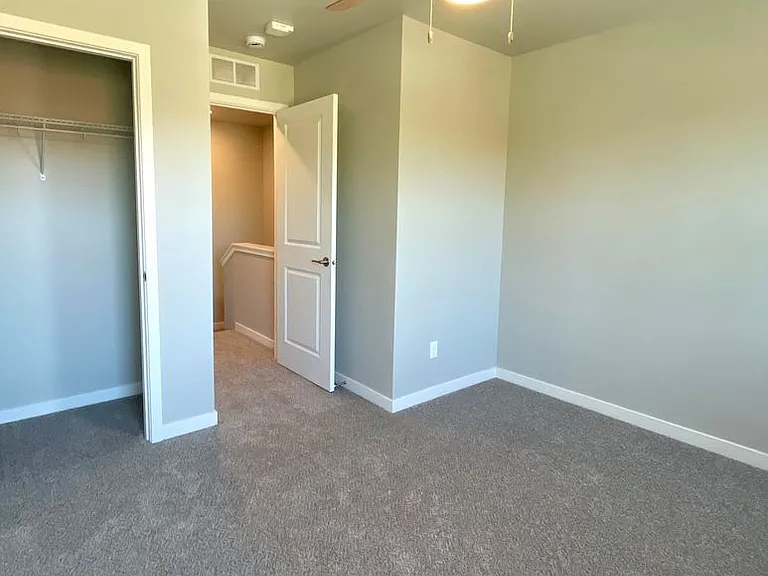 5115 N River Blvd NE — Photo 33