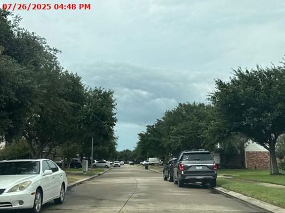 Exterior Neighborhood (street photo)