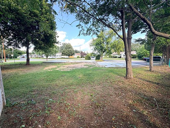 2nd image of 2 McIntosh Dr