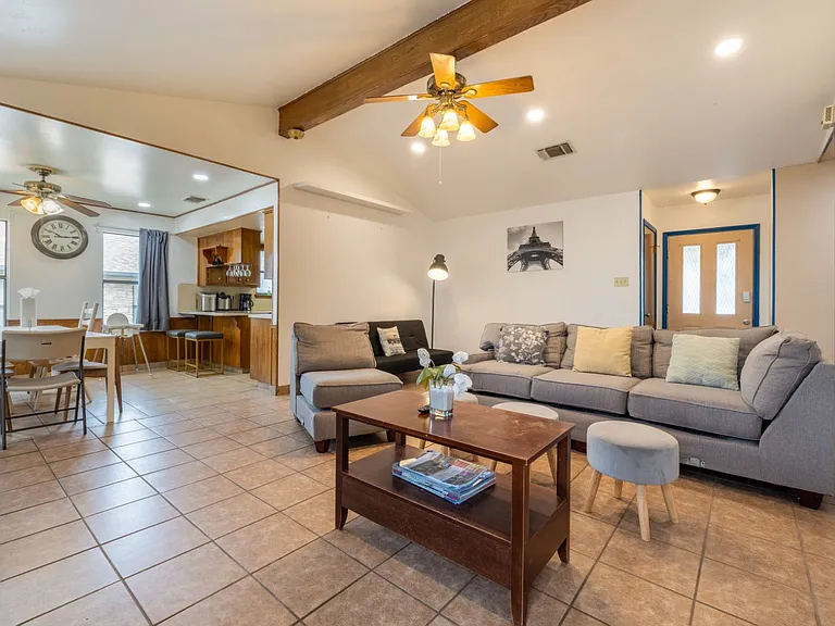 2202 Oxford Blvd — Photo 4