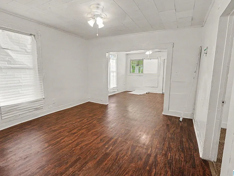 220 Avenue Z — Photo 4