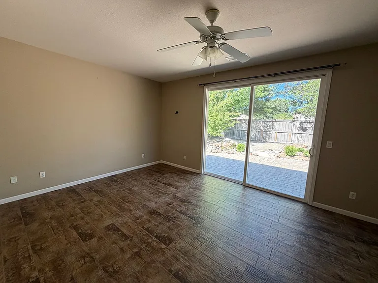 485 Cicada Ct — Photo 16