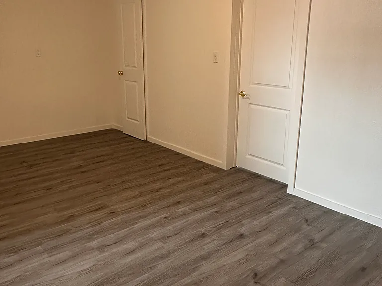 Alvin Apartments — Photo 8