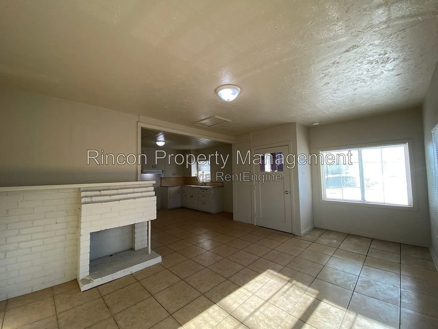 2 bed, 1.0 bath, 402 sqft, $2,295 — Photo 2
