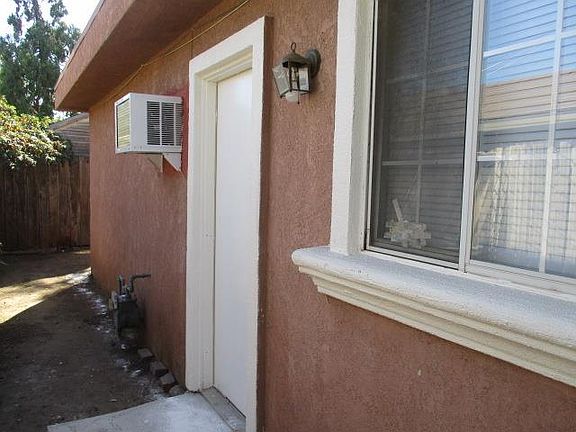 2nd image of 331 E Elm St #1/2