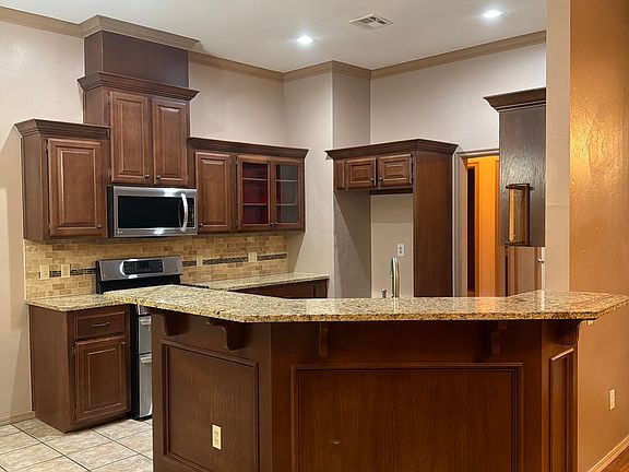 5th image of 404 NW 140th St