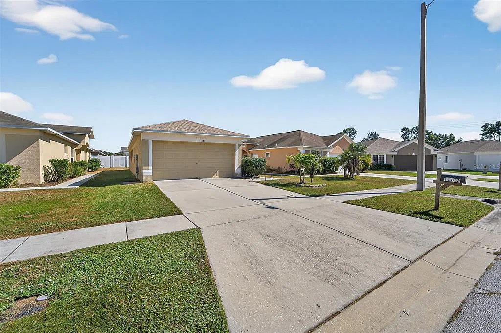 3 bed, 2.0 bath, 1275 sqft, $2,250 — Photo 3