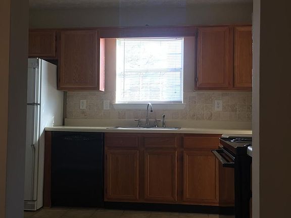 5th image of 3878 Meadow Creek Dr