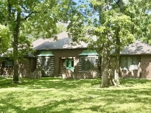 20900 Whispering Dr, Lenexa, KS 66220