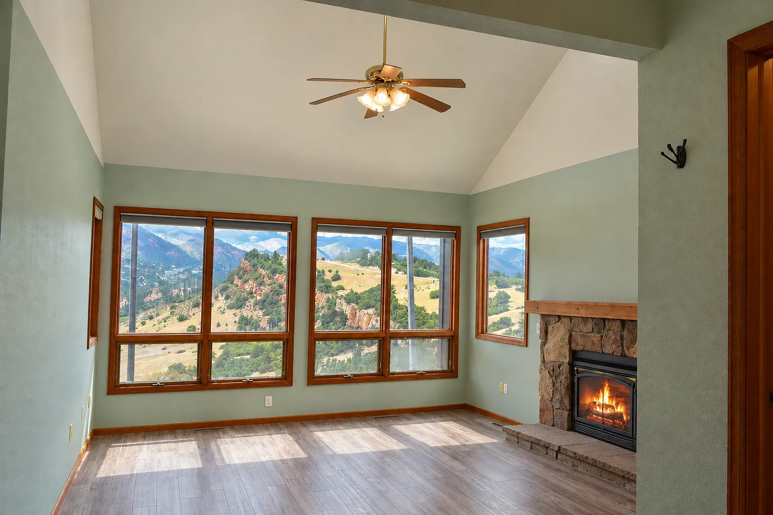 4555 Sentinel Rock — Photo 3