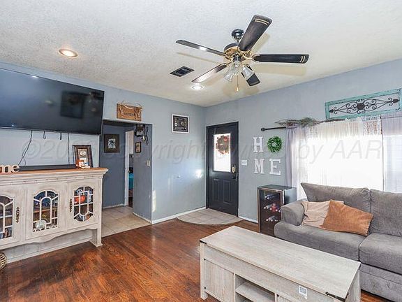 3rd image of 401 N Poplar St