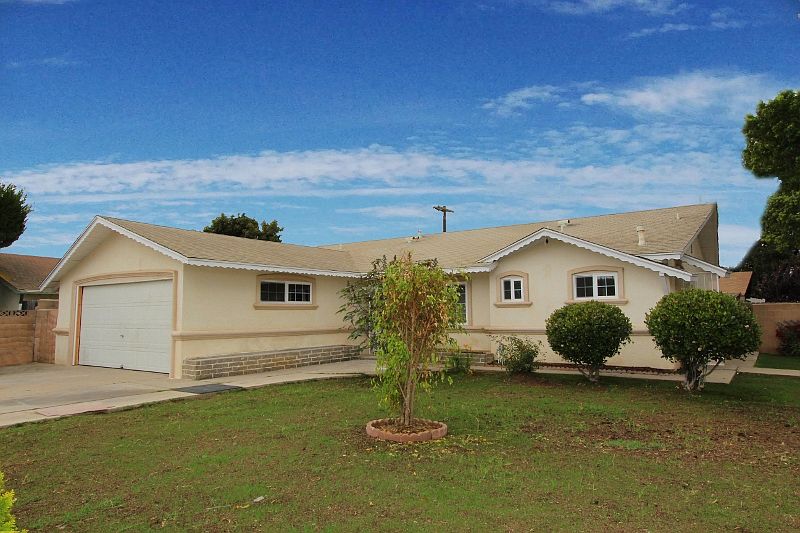 1st image of 1025 W Las Flores Way