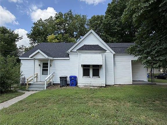3rd image of 1022 E 9th St