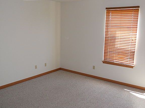 5th image of 3834 Yale Ave