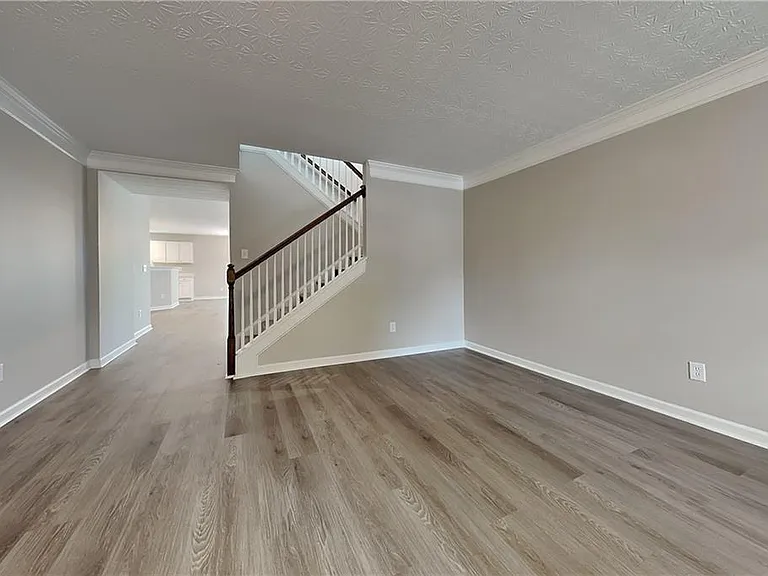 3118 Farmstead Ct — Photo 4