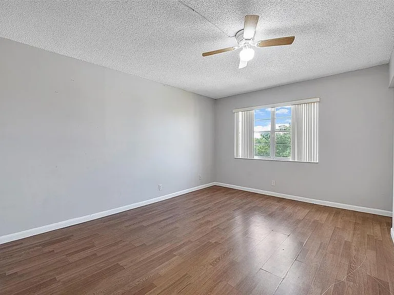 4354 NW 9th Ave #12-3D — Photo 5