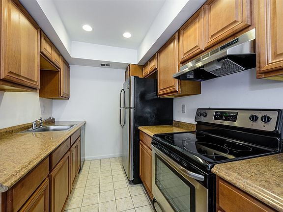 3rd image of 95 Alhambra Dr