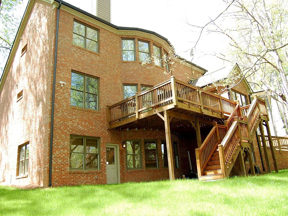 2nd image of 1620 Fearn Cir
