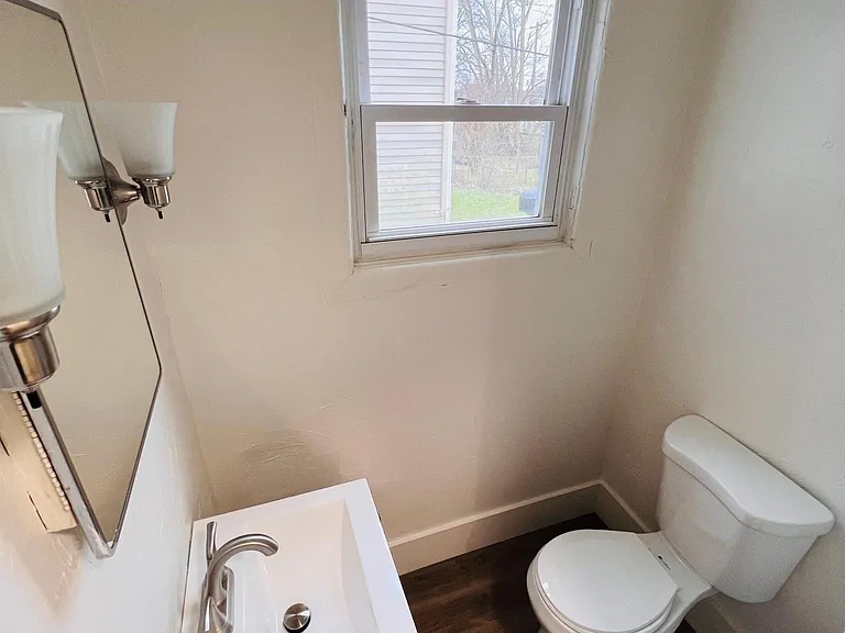 1127 Vernon Dr — Photo 11