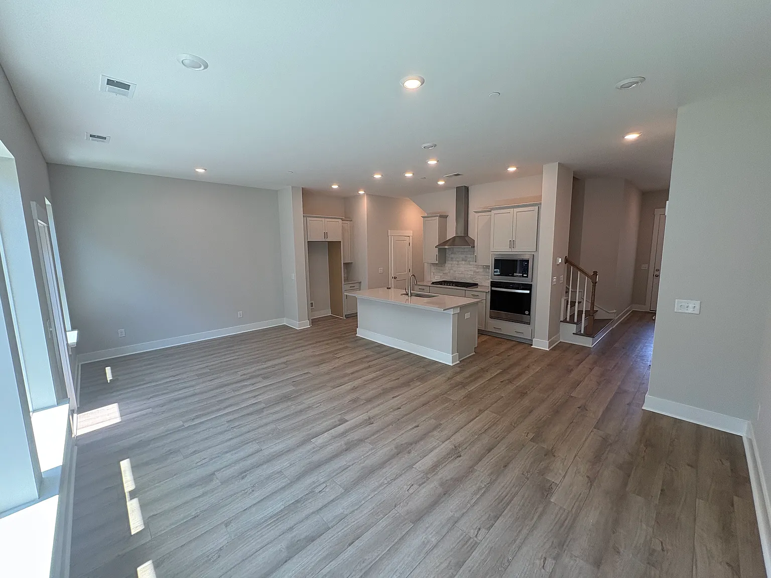 4 bed, 3.5 bath, 2222 sqft, $4,000 — Photo 4