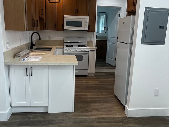 3rd image of 404 S Merrill St Unit 2