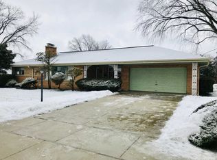 494 Cambridge Rd, Des Plaines, IL 60016