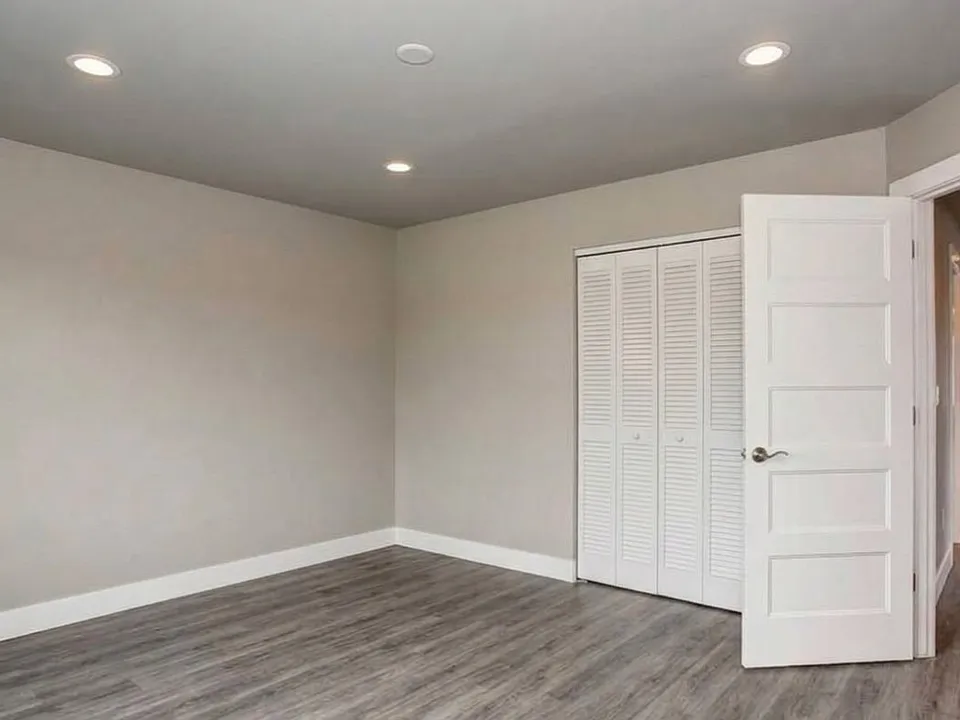 940 N Hamlin Ave #1
