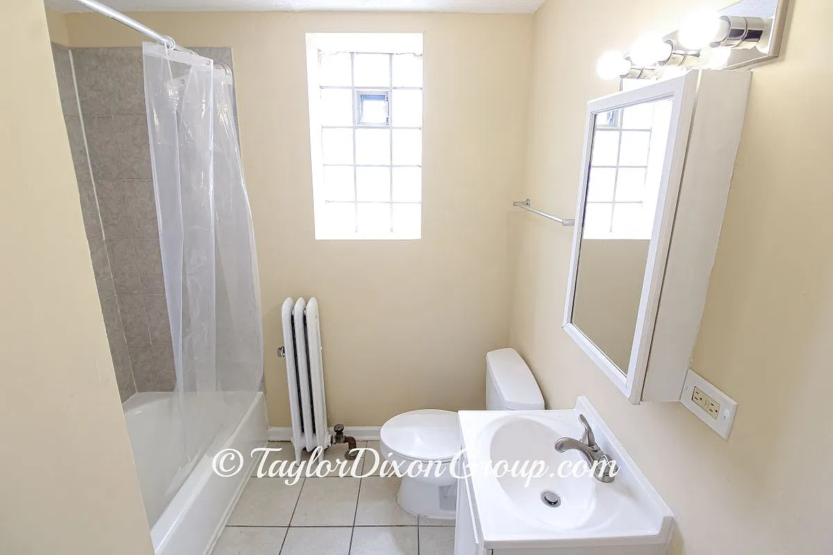 2 bed, 1.0 bath, 713 sqft, $1,350 — Photo 4