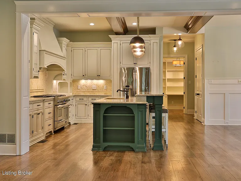 9300 Blazing Star Ln-13