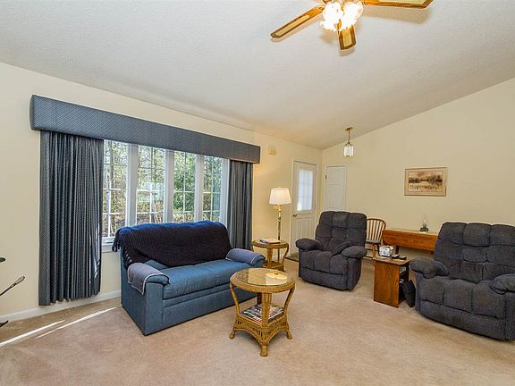 3rd image of 4 Woodland Dr