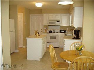 3rd image of 3107 Southhampton Dr