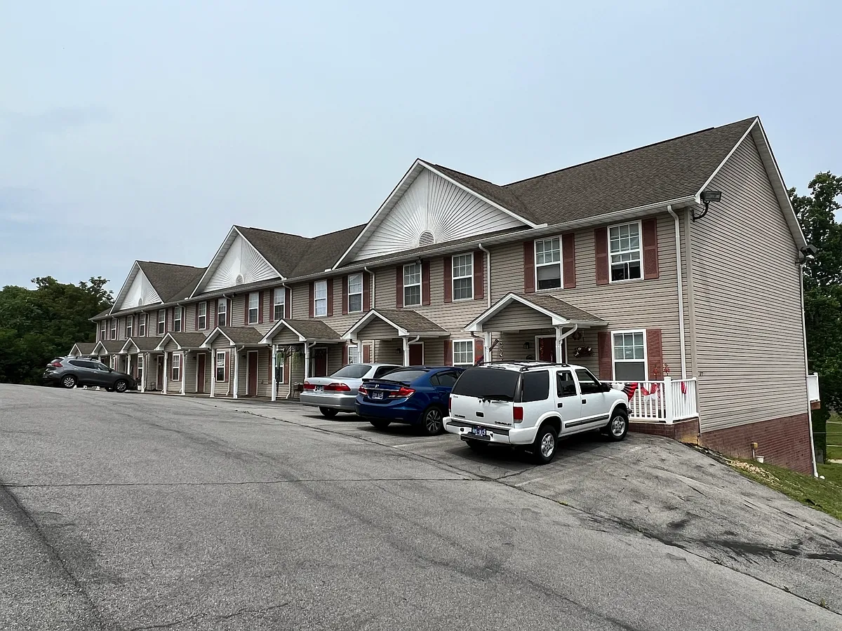 Building Photo - 417 Fairgrounds Rd #21