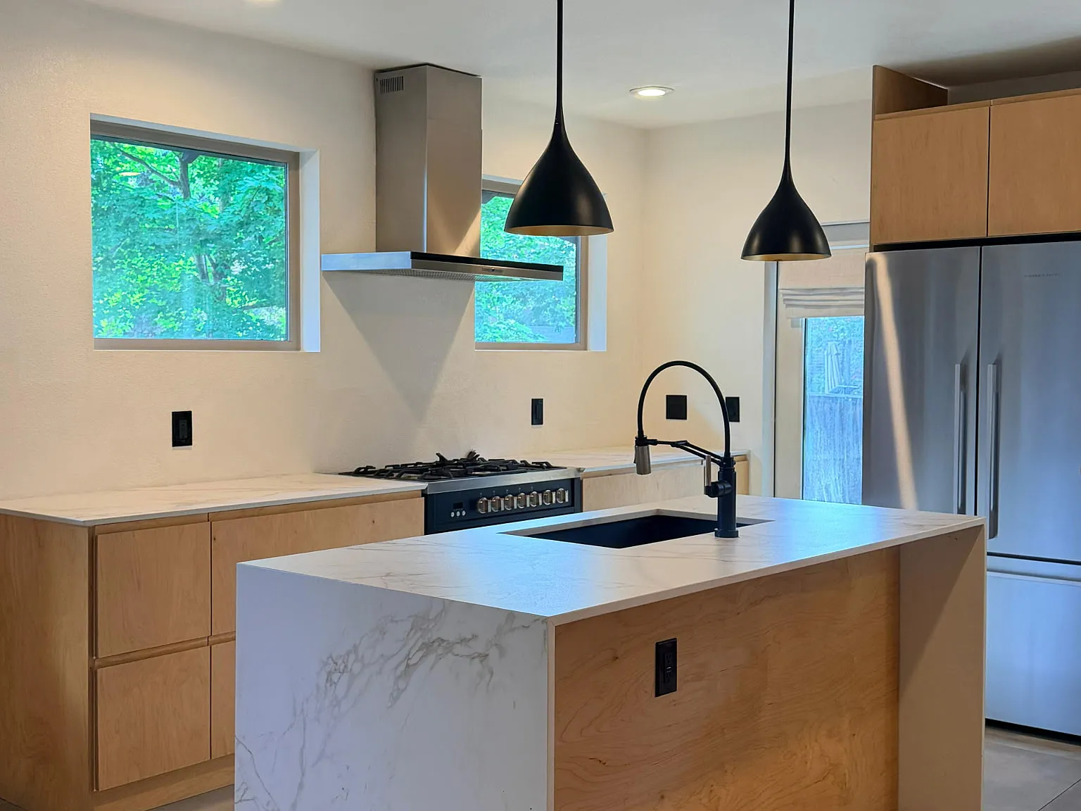 2 bed, 1100 sqft, $3,295 — Photo 4