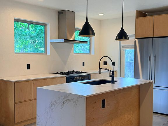 A true chef's kitchen! Enjoy the brand new 36 inch range!