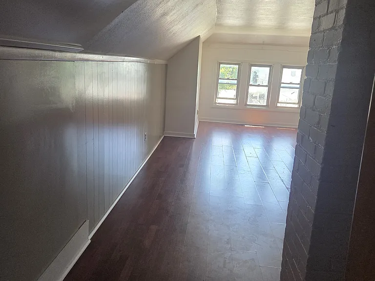 3 Hawthorne Ave — Photo 6