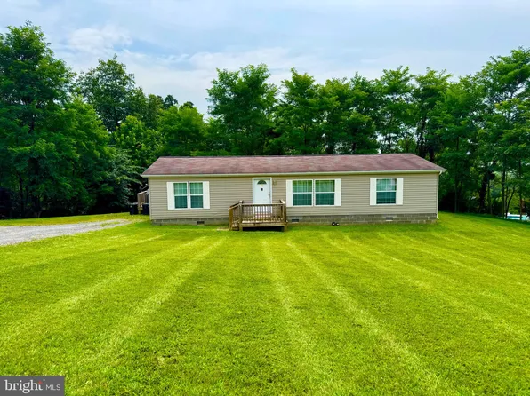 1039 High Point Dr, Maysville, WV 26833