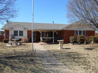 1302 S 8th St, Kingfisher, OK 73750