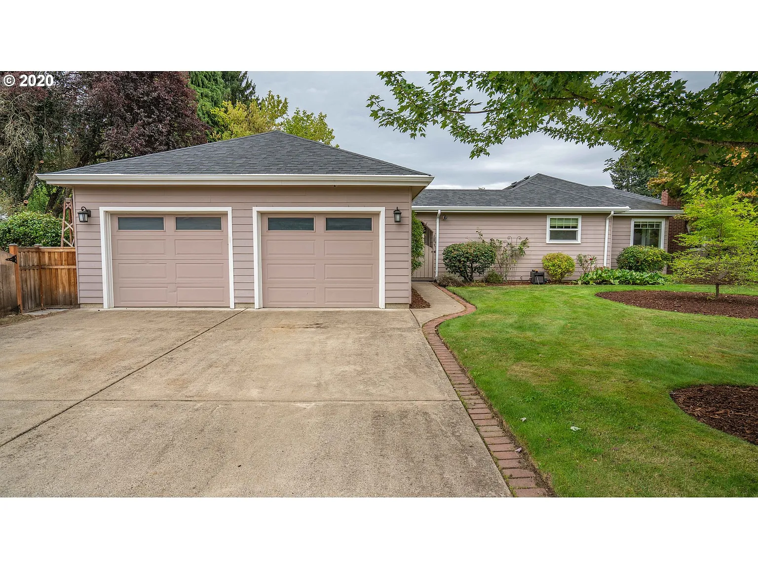 671 Wayne Dr photo 1