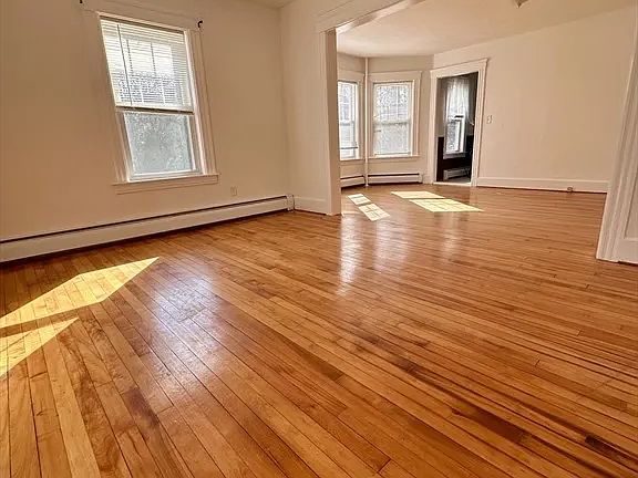 2nd image of 58 Oxford St N #1