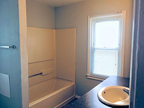 5th image of 1821 Asbury St