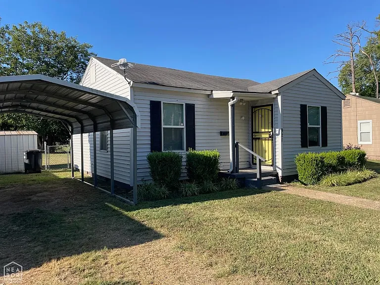 921 Cedar St — Photo 1