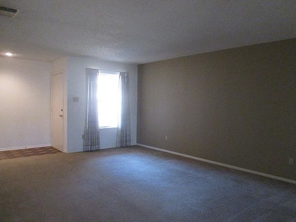4th image of 3204 Lawndale Ave