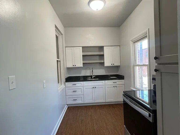 104 N Marshall St — Photo 3