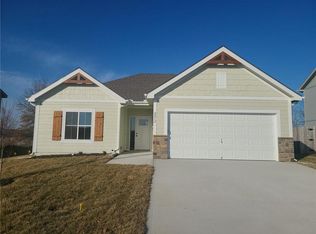 2212 Pemberton Dr, Harrisonville, MO 64701