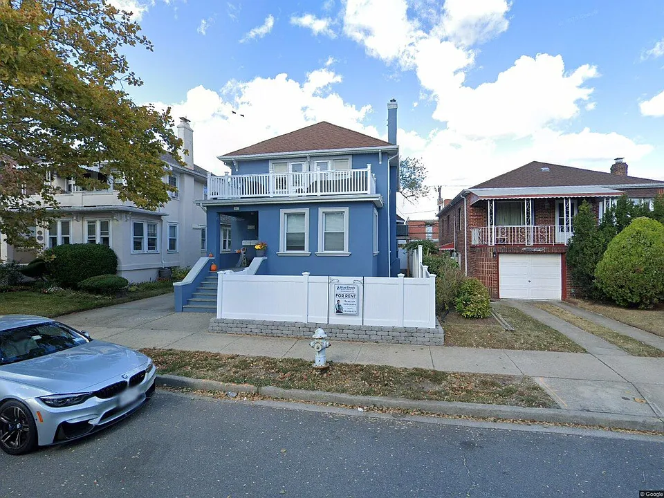 147 E Walnut St