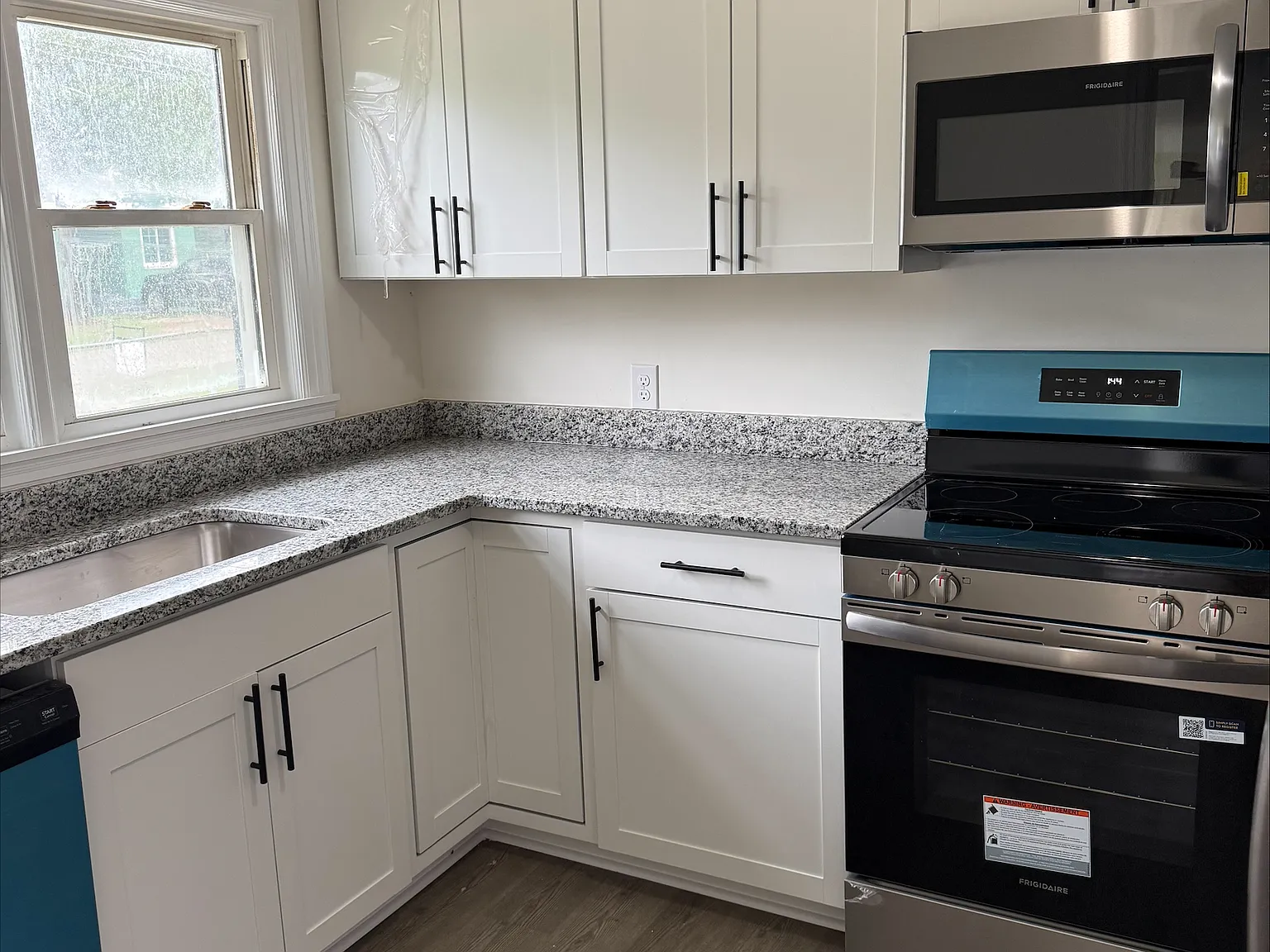 3 bed, 1.5 bath, 2040 sqft, $2,295 — Photo 3