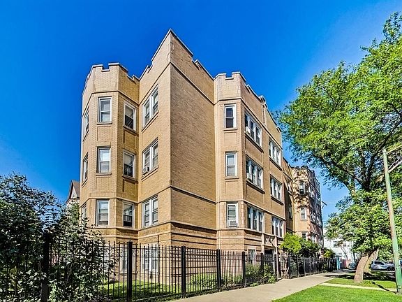 2nd image of 3556 W Belle Plaine Ave APT 1A